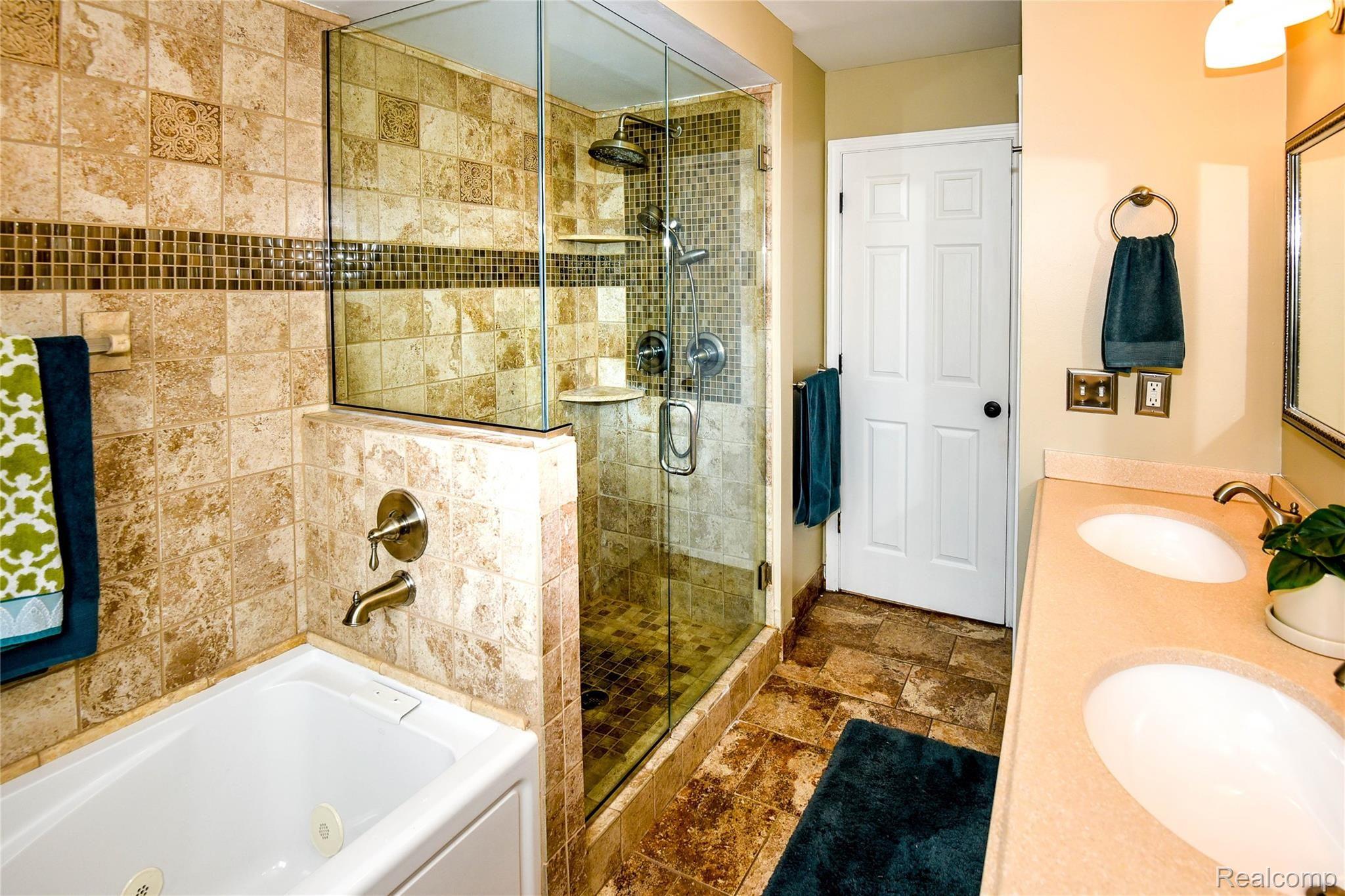 554 Curzon Road Rochester, MI 48307 - Photo 26 of 35 Updated Bath