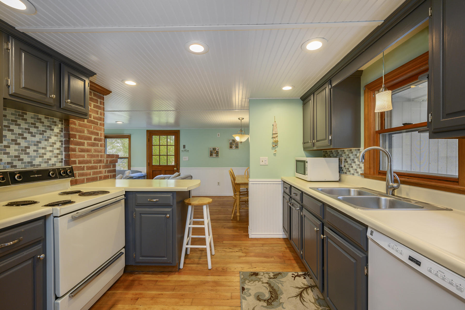 9 Peter Oliver Road Dennis, MA 02660 - Photo 4 of 19 007-photo--8161863