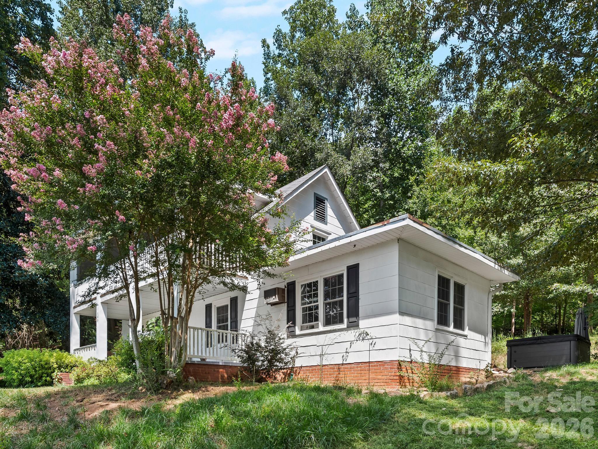 689 South Trade Street Tryon, NC 28782 - Photo 29 of 31 Gallery Image 29