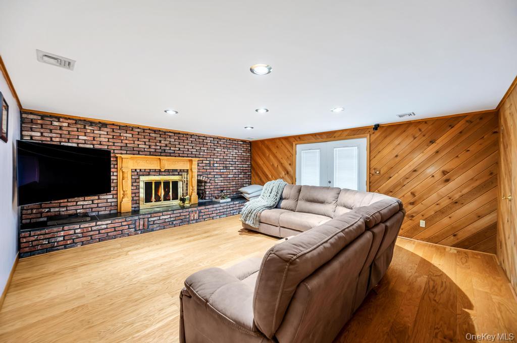 372 Hungry Harbor Road Valley Stream, NY 11581 - Photo 16 of 25