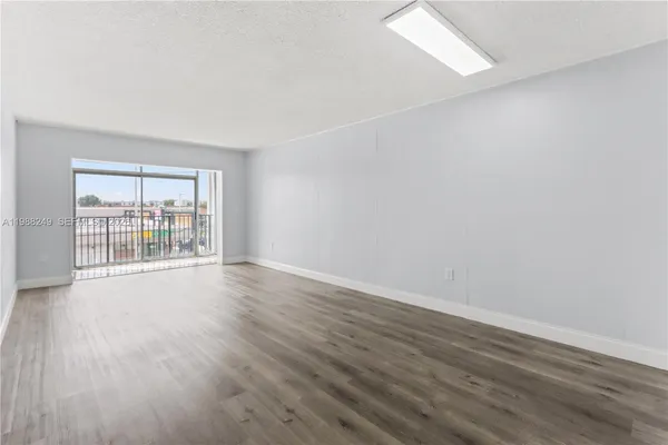 $2,100 | 1855 West 60th Street, Unit 311, Hialeah, FL 33012
