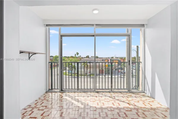$2,100 | 1855 West 60th Street, Unit 311, Hialeah, FL 33012