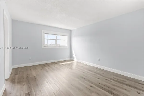 $2,100 | 1855 West 60th Street, Unit 311, Hialeah, FL 33012