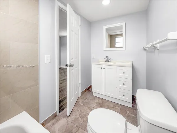 $2,100 | 1855 West 60th Street, Unit 311, Hialeah, FL 33012