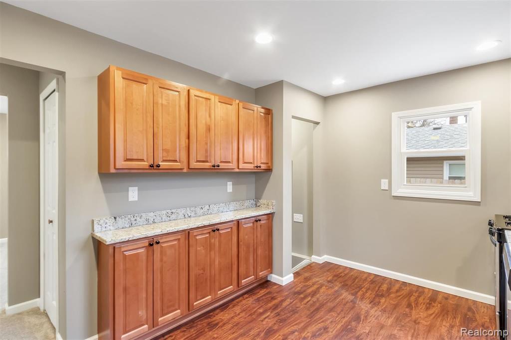 7586 Pelham Road Taylor, MI 48180 - Photo 15 of 46