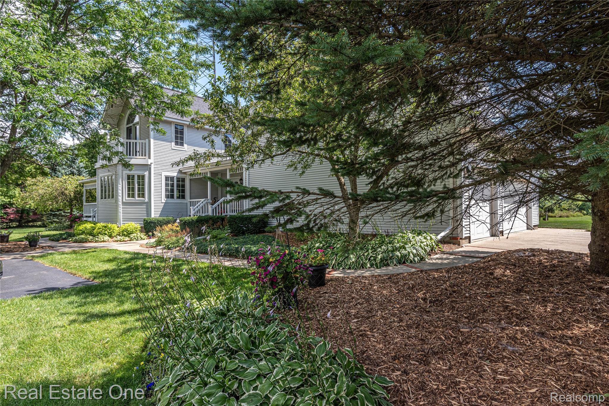 1490 Rose Center Road Fenton, MI 48430 - Photo 65 of 82 Side of home
