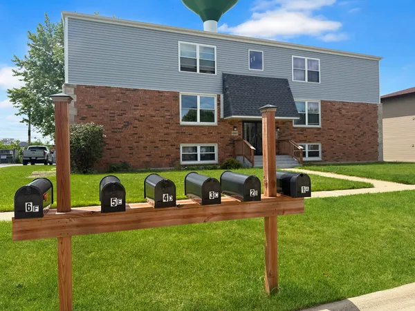 $1,750 | 10407 North Church Street, Unit 2, Huntley, IL 60142
