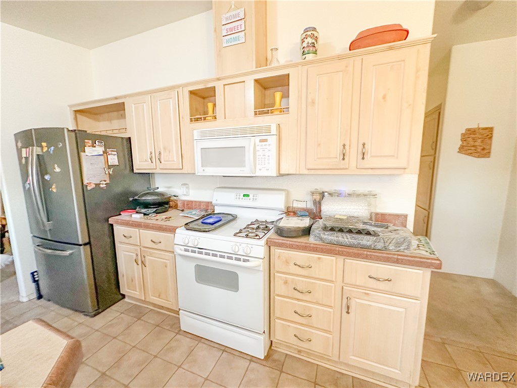 4351 Cavalry Road Fort Mohave, AZ 86426 - Photo 9 of 57 Kitchen