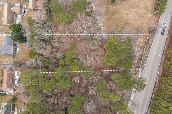 a picture of a yard
