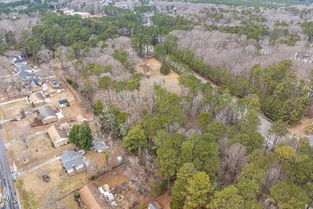 a view of a yard with a tree