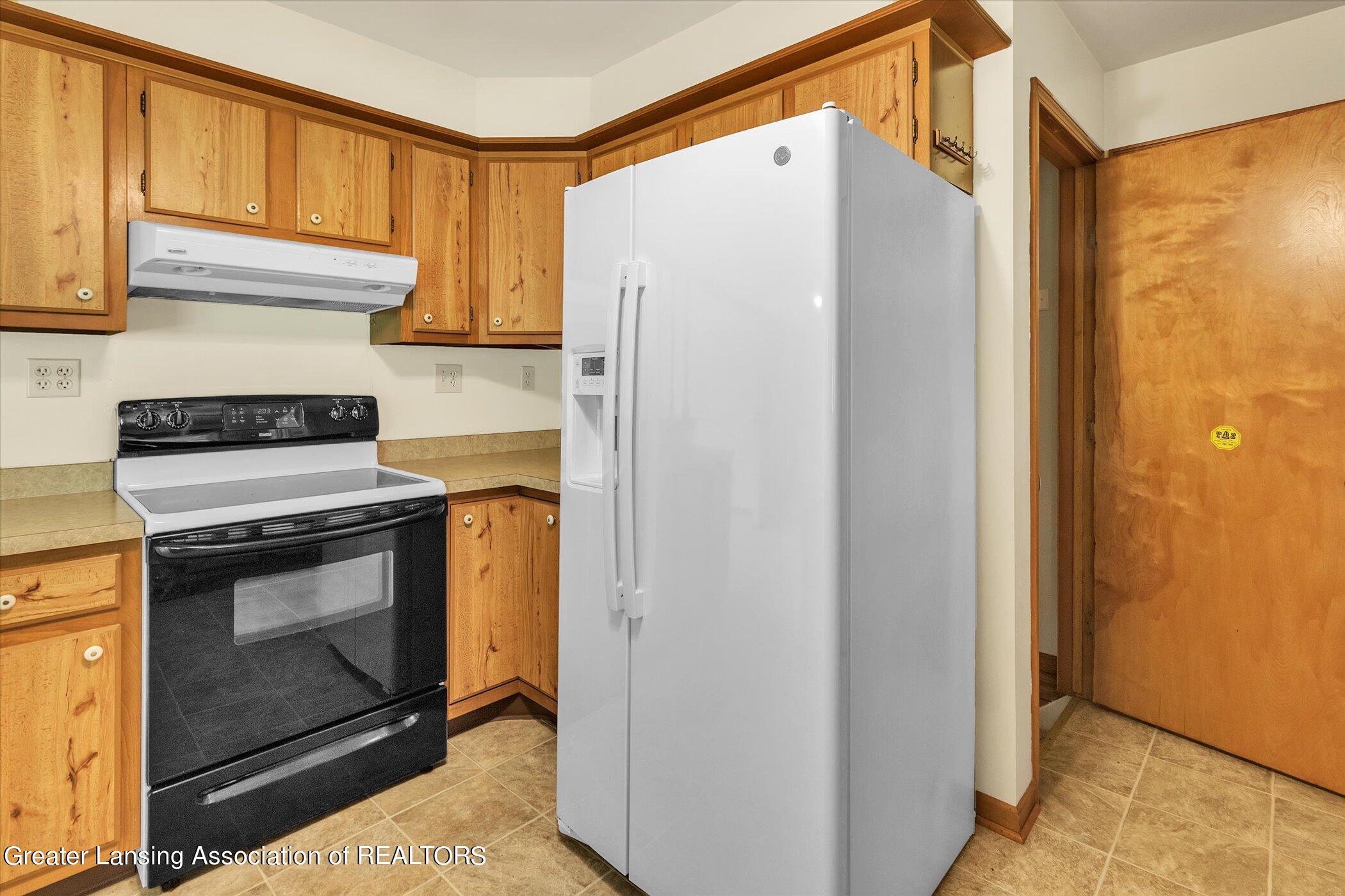 15200 Airport Road Lansing, MI 48906 - Photo 16 of 52 17-15200-Airport-WindowStill-Real-Estate