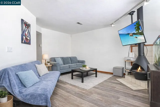 $399,000 | 130 Creekside Court, El Sobrante, CA 94803