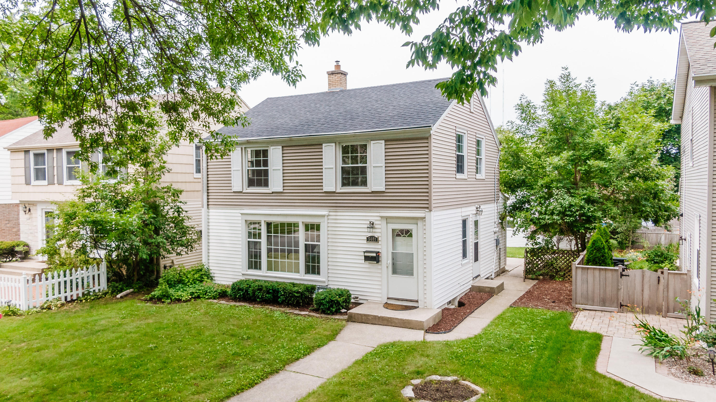 5401 North Bay Ridge Avenue Whitefish Bay, WI 53217 - Photo 1 of 1 Exterior