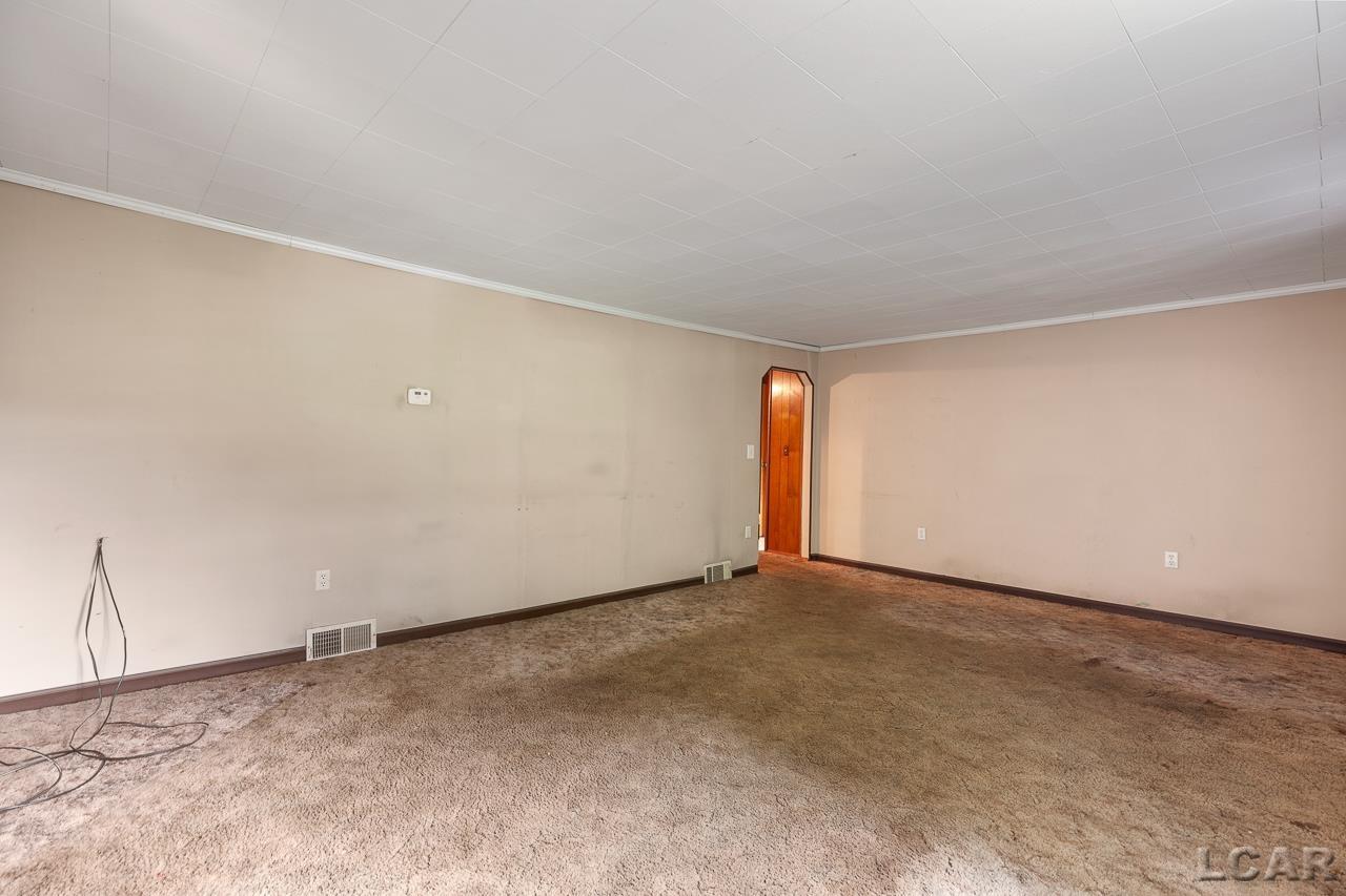1440 West Carleton Road Adrian, MI 49221 - Photo 32 of 37 50153581-2a79fc35-e849-4447-addf-badf229cde3d.JPG