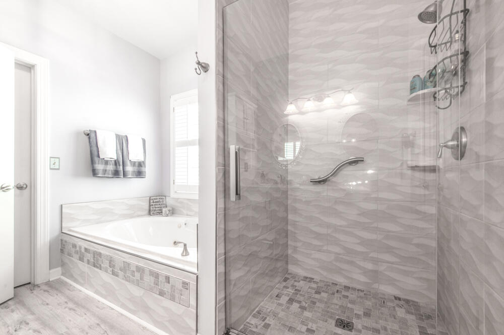 2256 Club Drive Aiken, SC 29803 - Photo 15 of 36 Tiled Shower & Soaking Tub!