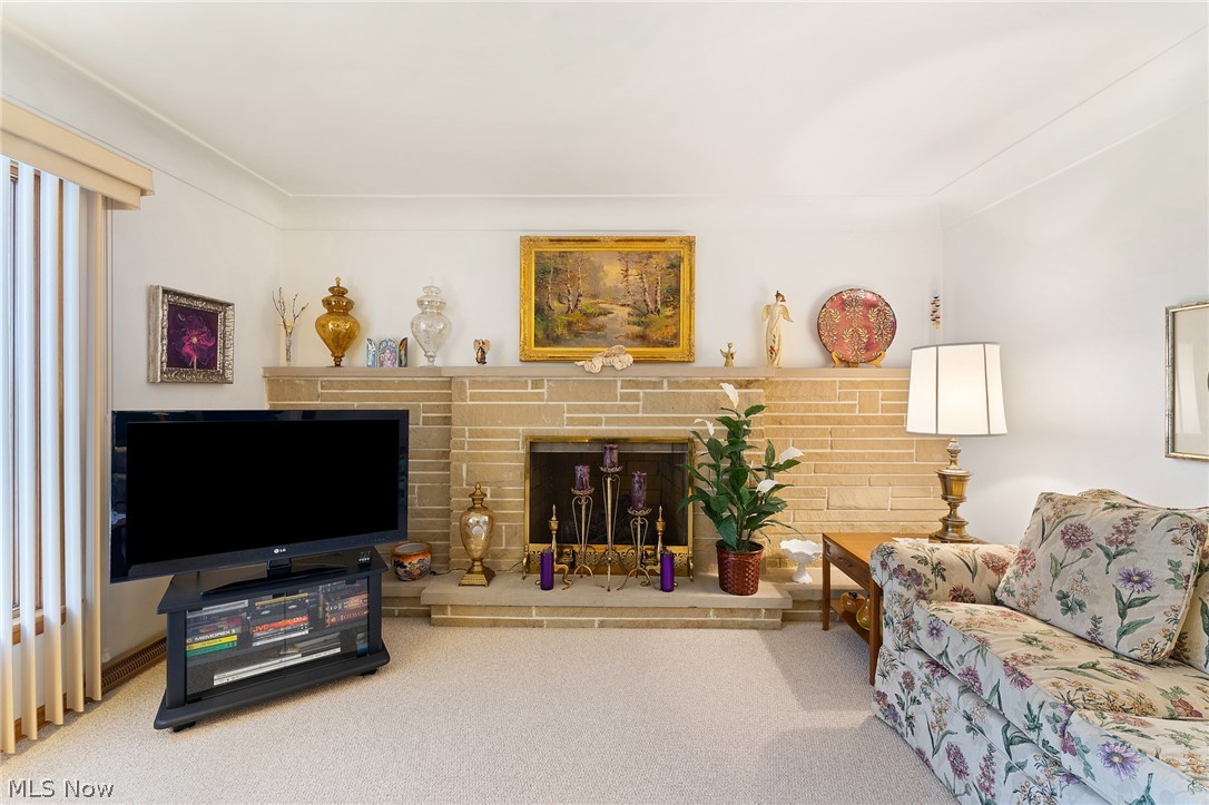 643 Robinson Road Campbell, OH 44405 - Photo 3 of 23 Living Room