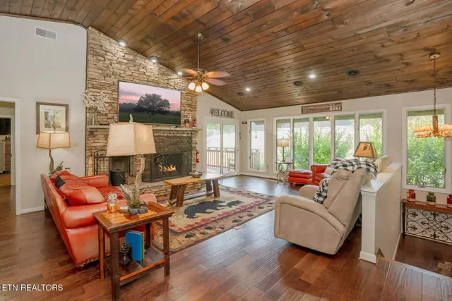 $1,400,000 | 3669 Lindsey Mill Road, Gatlinburg, TN 37738