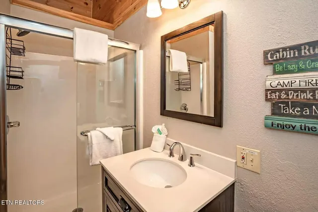 $1,400,000 | 3669 Lindsey Mill Road, Gatlinburg, TN 37738