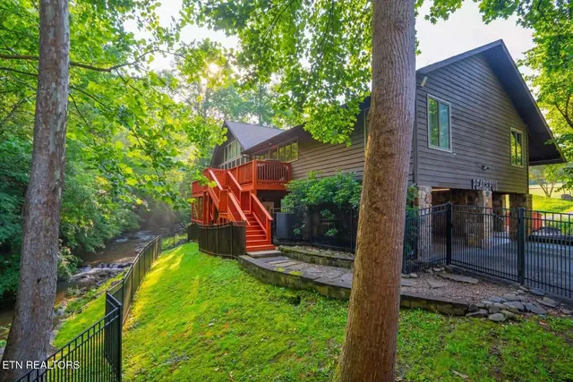 $1,400,000 | 3669 Lindsey Mill Road, Gatlinburg, TN 37738