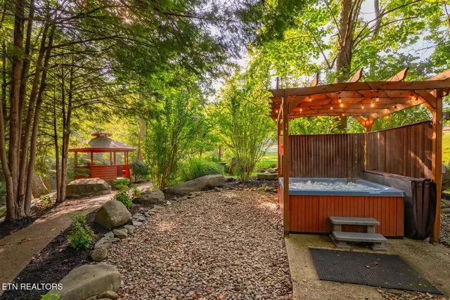 $1,400,000 | 3669 Lindsey Mill Road, Gatlinburg, TN 37738