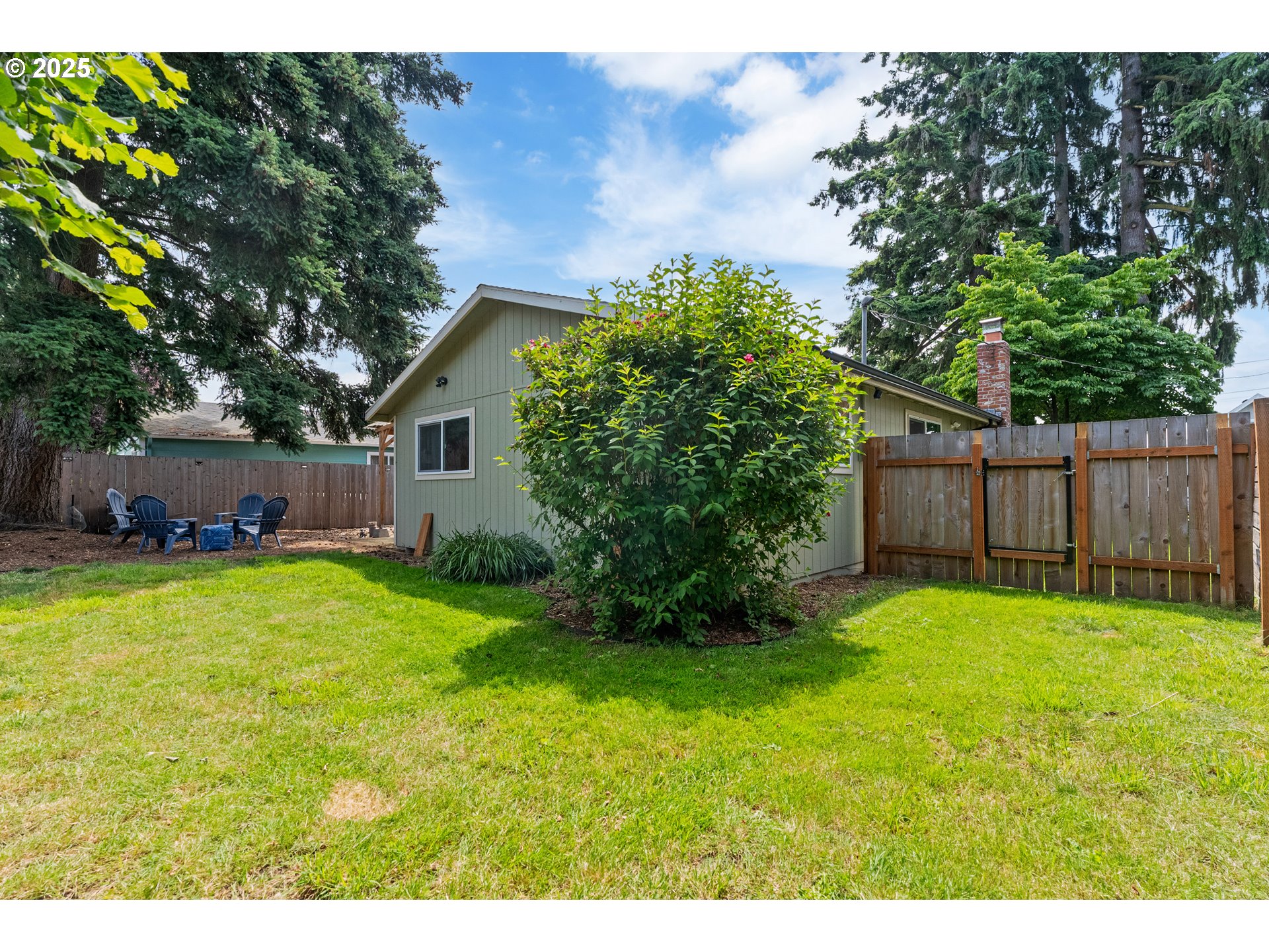 9145 Southeast Oak Street Portland, OR 97216 - Photo 24 of 27 a view of a backyard with a garden