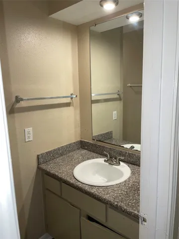 $875 | 4710 Airport Boulevard, Unit 203, Houston, TX 77048