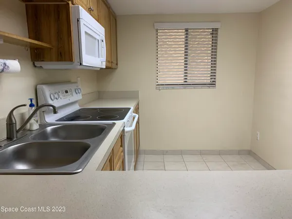 $1,300 | 3025 Thrush Drive, Unit 206, Melbourne, FL 32935