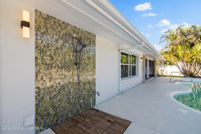 a house view with a outdoor space