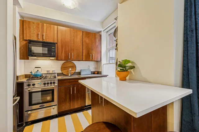 $595,000 | 465 West 23rd Street, Unit 4G | Chelsea