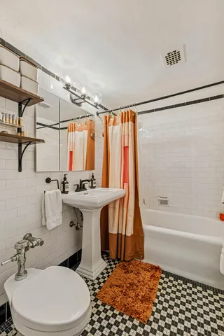 $595,000 | 465 West 23rd Street, Unit 4G | Chelsea