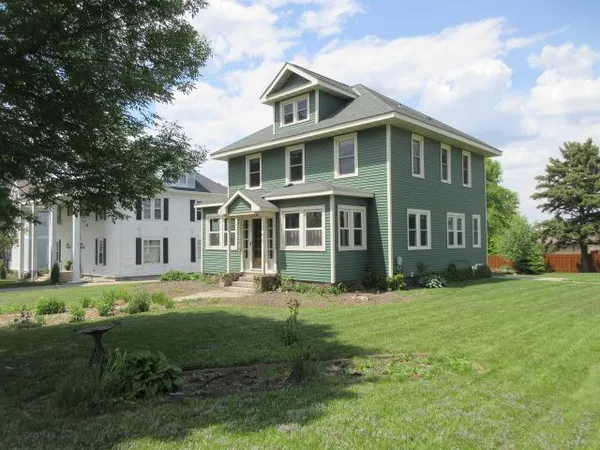 $225,000 | 416 East Division Street, Elbow Lake, MN 56531