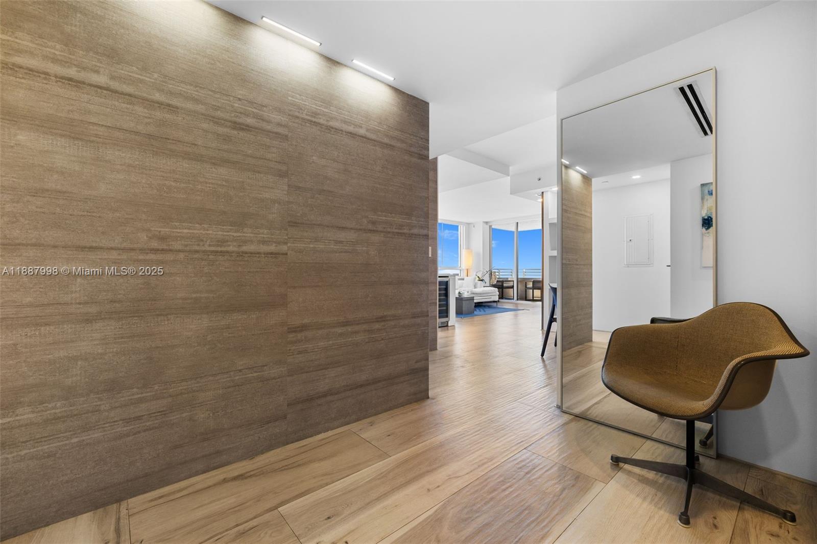 1330 West Avenue, Unit 3407 Miami Beach, FL 33139 - Photo 36 of 42 a view of a bathroom