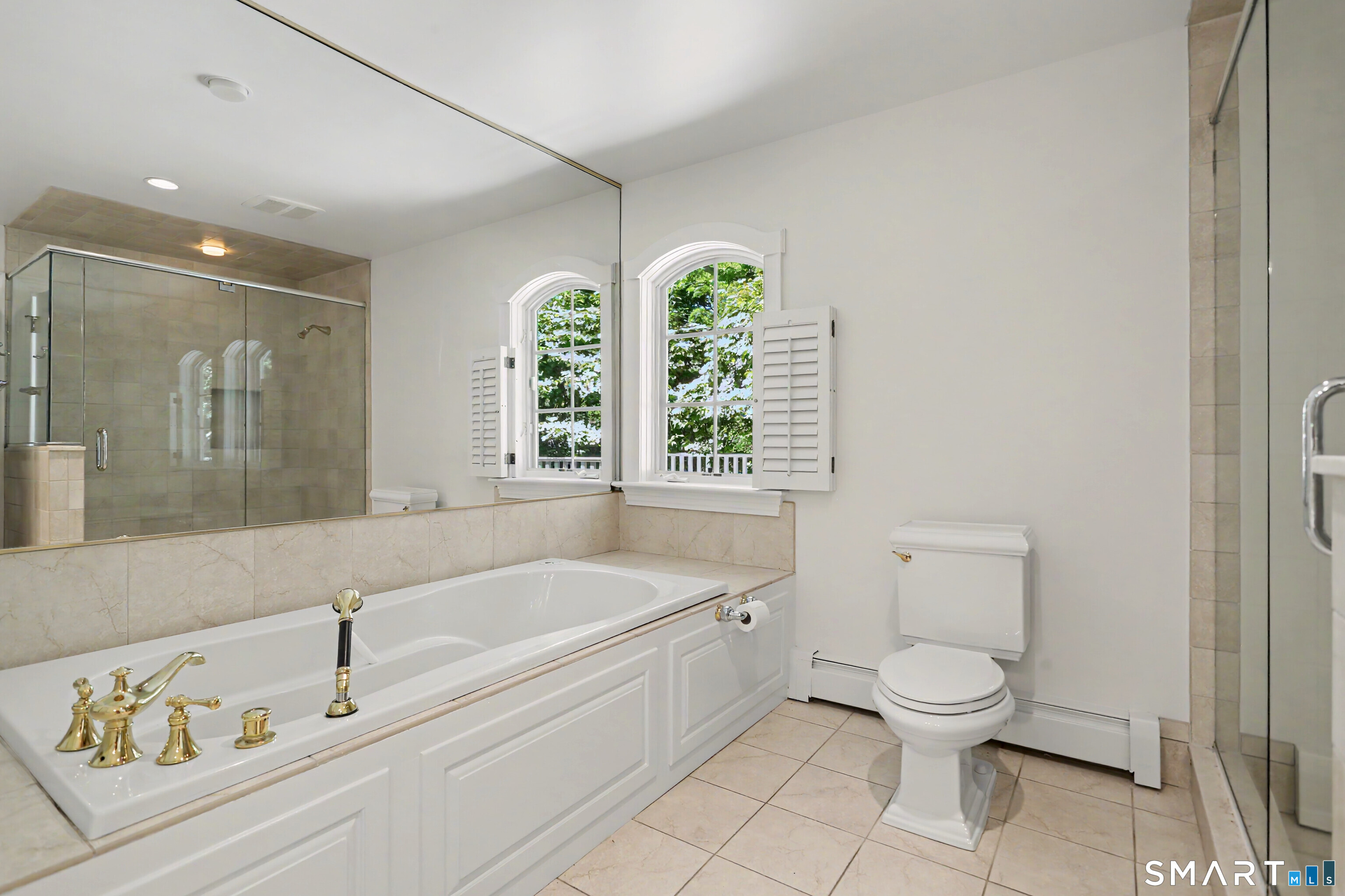 186 Compo Road South Westport, CT 06880 - Photo 22 of 40 Large jetted soaking tub