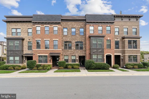 $950,000 | 3164 Virginia Bluebell Court, Fairfax, VA 22031