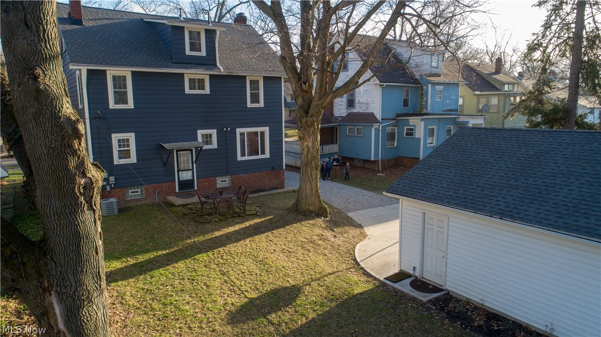 3215 Oak Road Cleveland, OH 44118 - Photo 4 of 35