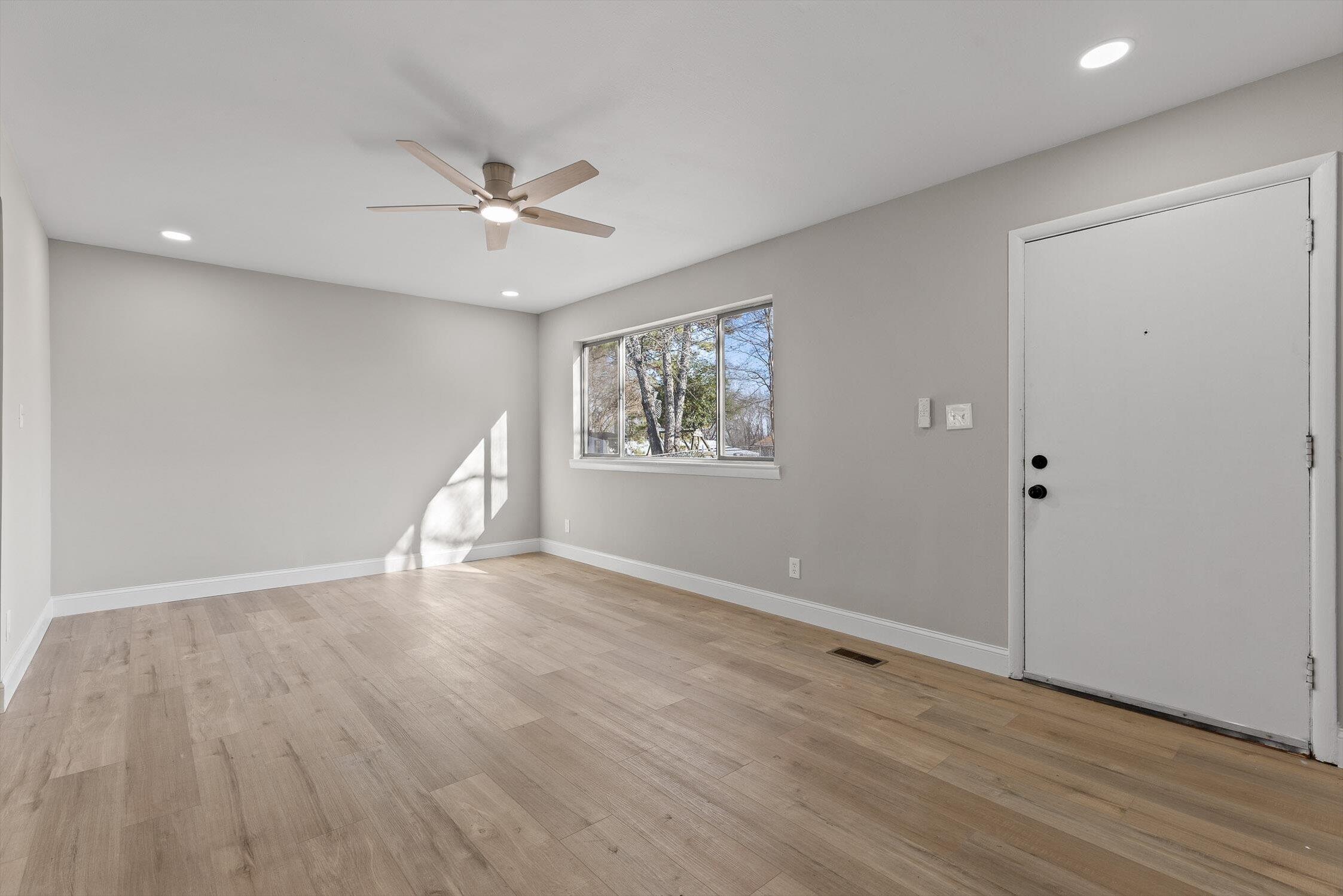 7635 Austin Drive Chattanooga, TN 37416 - Photo 4 of 35 18-Austin-17