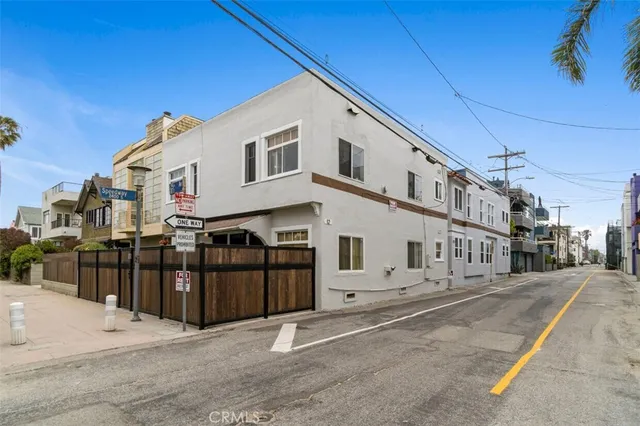 $1,710,000 | 12 25th Place, Unit 3, Venice, CA 90291