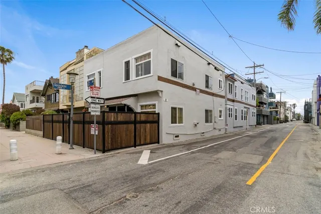 $1,710,000 | 12 25th Place, Unit 3, Venice, CA 90291