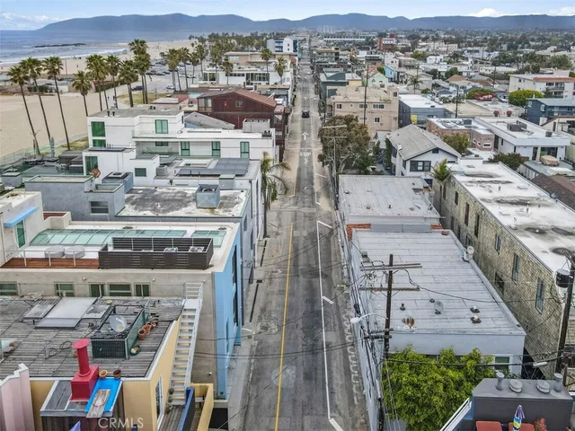 $1,710,000 | 12 25th Place, Unit 3, Venice, CA 90291