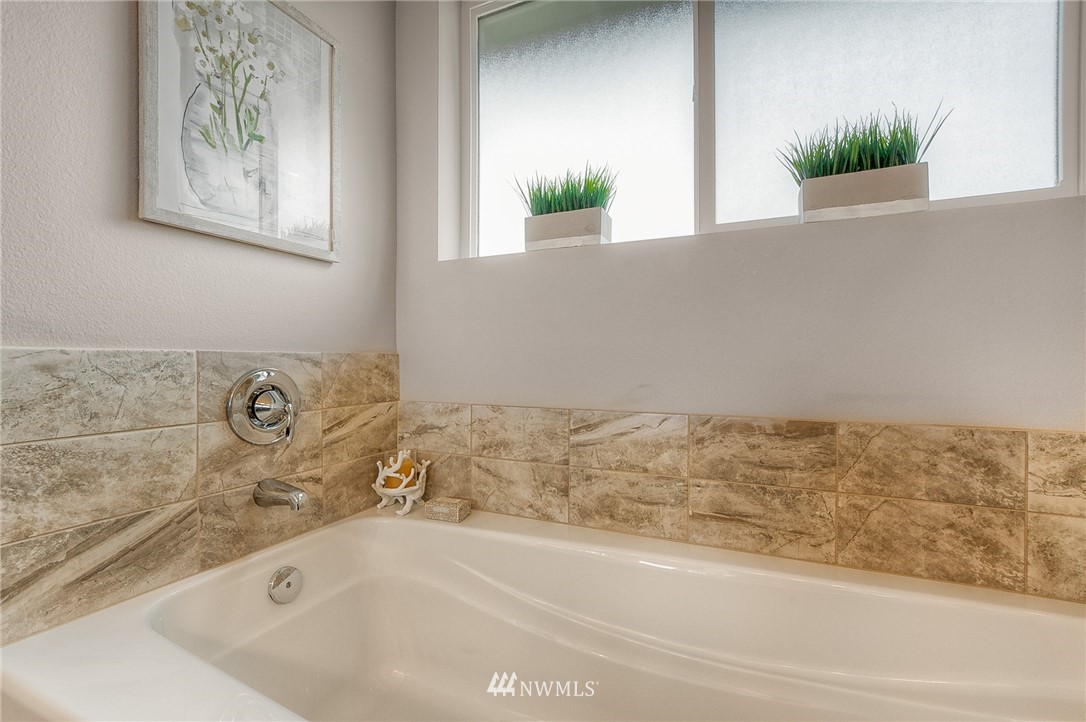 17709 115th Place Southeast Renton, WA 98055 - Photo 7 of 11