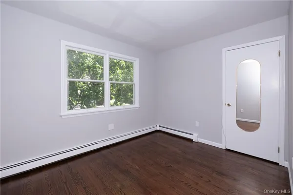 $1,950 | 142 East Sunnyside Lane, Unit SIDE ENTRY, Irvington, NY 10533