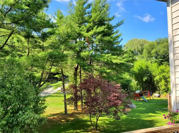 $1,950 | 142 East Sunnyside Lane, Unit SIDE ENTRY, Irvington, NY 10533