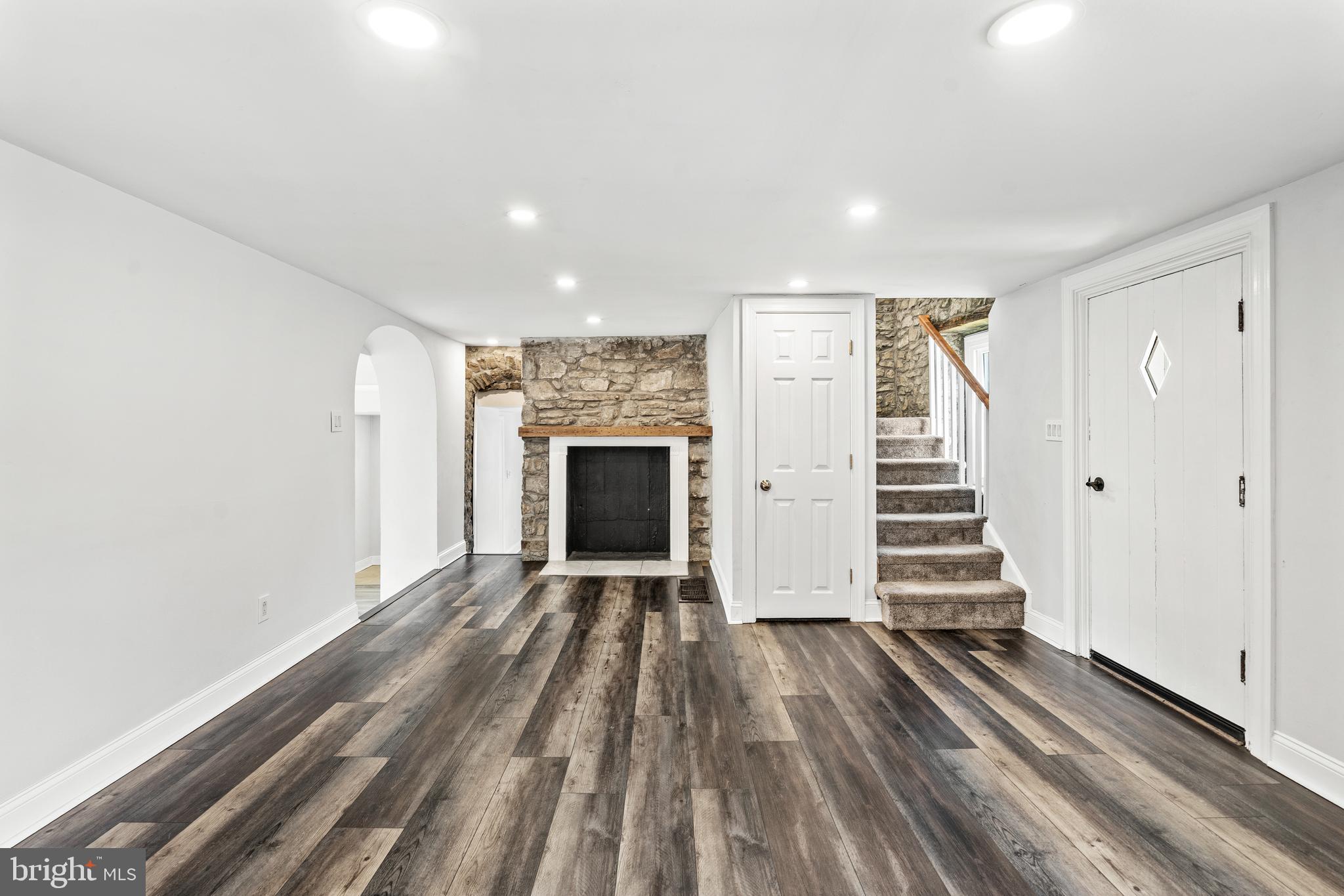 632 Fitzwatertown Road Willow Grove, PA 19090 - Photo 11 of 40 Family Room