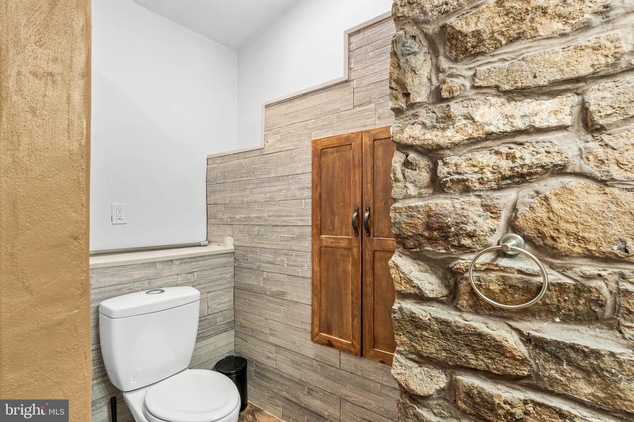 632 Fitzwatertown Road Willow Grove, PA 19090 - Photo 28 of 40 Hall Bath