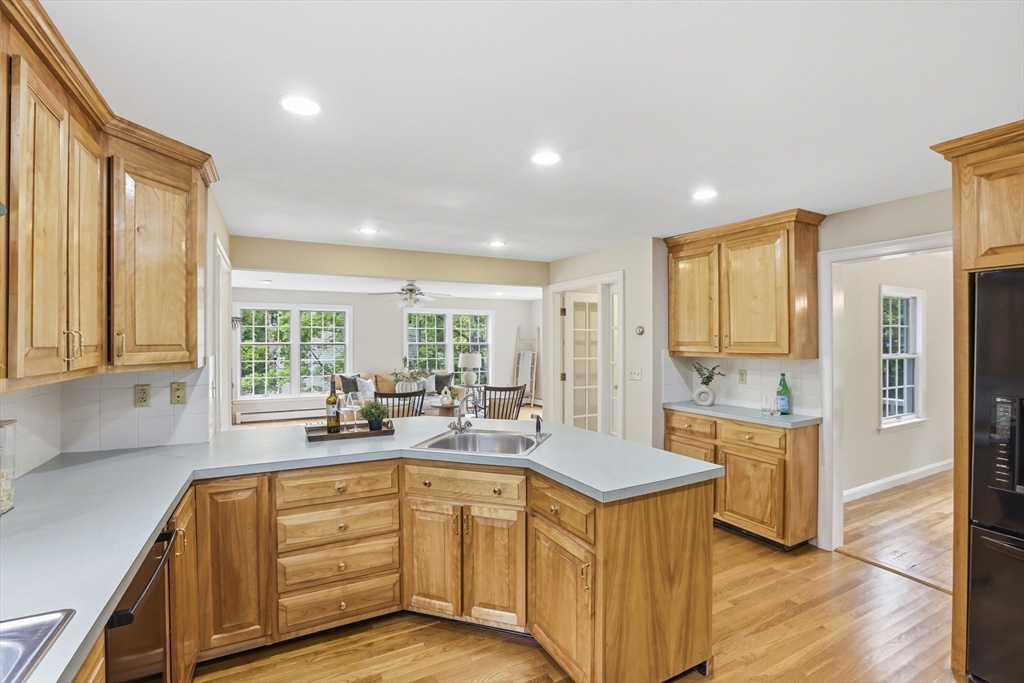 106 Concord Road Bedford, MA 01730 - Photo 7 of 38