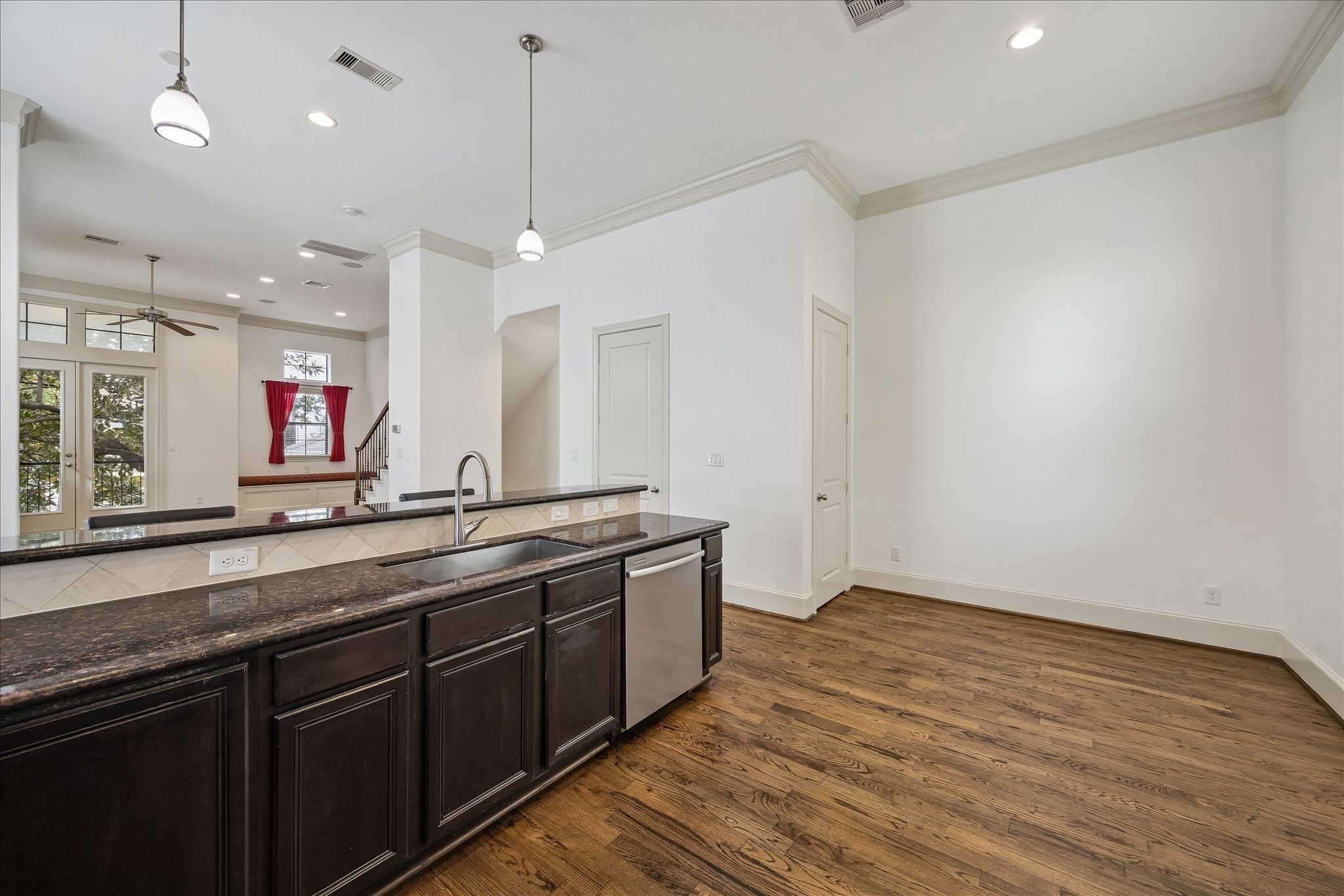 1407 Shearn Street Houston, TX 77007 - Photo 12 of 35 Well-appointed kitchen with granite counters, and stainless appliances.