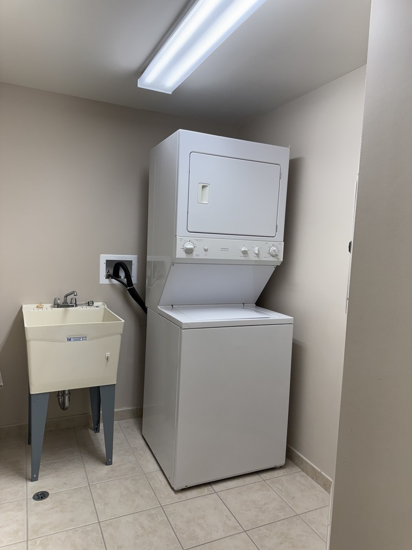 20 South Main Street, Unit 506 Mount Prospect, IL 60056 - Photo 20 of 22 a utility room with dryer and washer