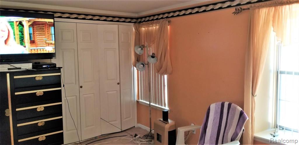 2487 Old Kent Road North Warren, MI 48091 - Photo 18 of 24
