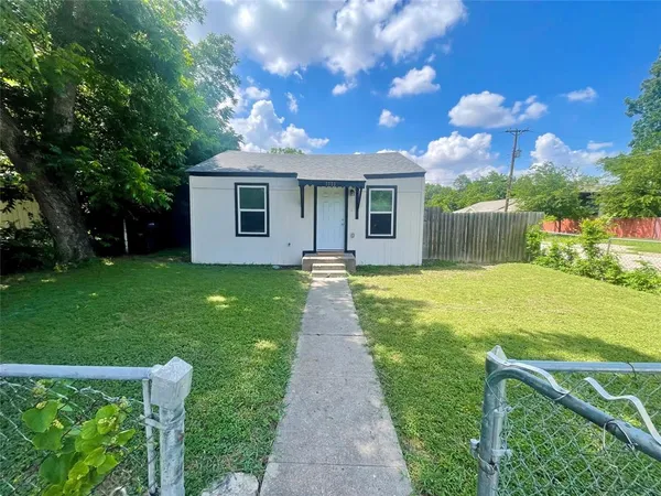 $1,495 | 1733 Greenfield Avenue, Fort Worth, TX 76102