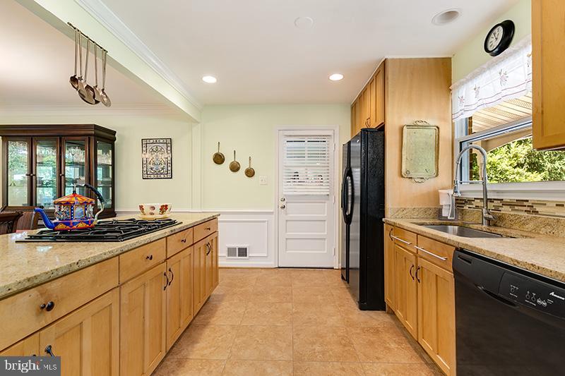 6926 Sydenstricker Road Springfield, VA 22152 - Photo 28 of 52